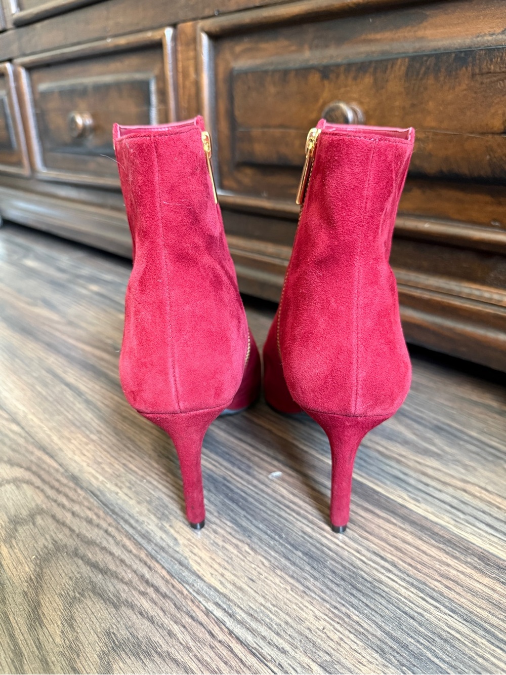 NWOT Michael Kors Red Suede Pointed Ankle Booties with Gold Zipper - Picture 5 of 6
